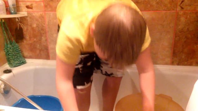 Принимаю холодную ванну (ice bucket chalenge). смотреть онлайн