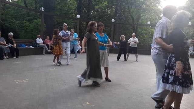 13) Летящий, вдохновляющий ? Вальс Гавот // Танцы в Царицыно смотреть онлайн