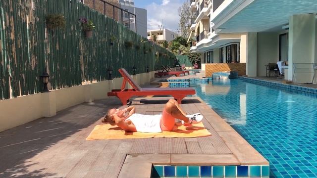 Скручивания «Лягушка». Упражнение для пресса. Фитнес-марафон «СУПЕРВУМЕН» смотреть онлайн