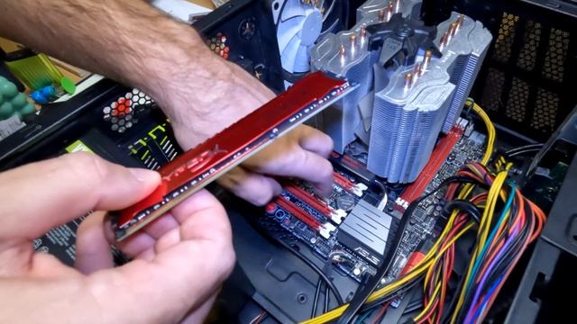 Оперативная память Kingston HyperX Savage DDR3 2400 МГц. смотреть онлайн