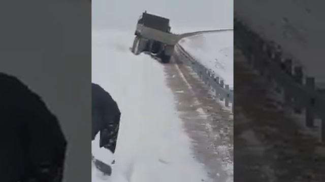 Зима всё ближе и ближе: в Чукотке выпало аномальное количество снега смотреть онлайн