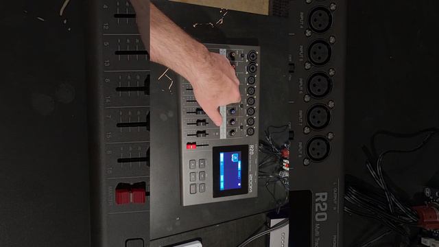 Zoom R20 Unboxing - am I going to keep it? смотреть онлайн