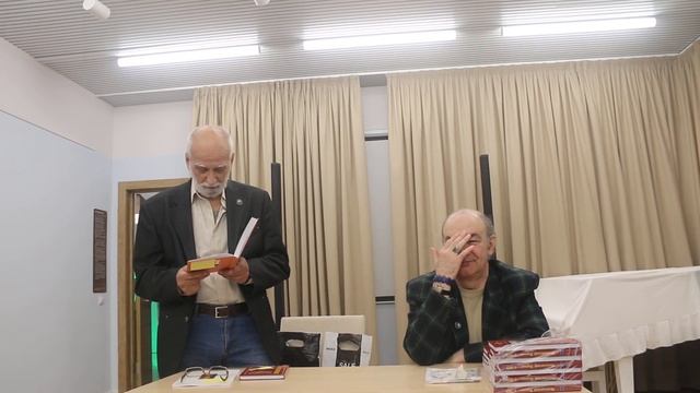 Роман Тишковский читает свои стихи 30 мая 2022 1 смотреть онлайн