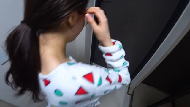 Предновогодний выпуск ; Обустроили комнату Софии / KOREA VLOG смотреть онлайн