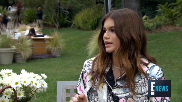 Cindy Crawford's Sage Advice to Daughter Kaia Gerber | E! Red Carpet & Award Shows смотреть онлайн