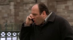 Саша Сопрано просит Петю Гальтьери замерить двери, но связь плохая