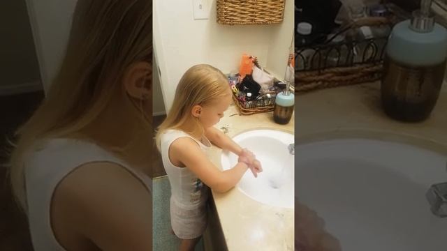 Учимся☝️ как правильно мыть руки ?. Если ты еще не знаешь, то смотри. Видео для деток и не только. смотреть онлайн