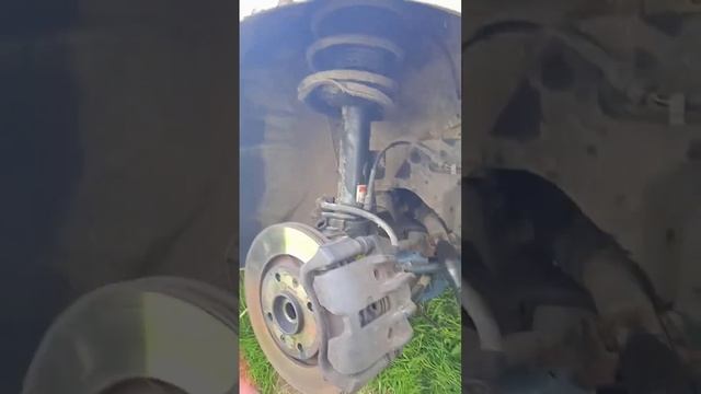 Как заменить пыльник ШРУСа не снимая полуось на Пежо 306. смотреть онлайн