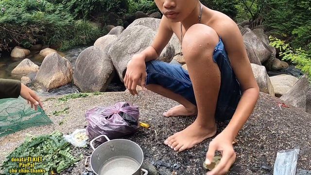 Sinh Tồn Trong Rừng 1 Ngày Cô Gái Sống Sót Nơi Hoang Dã , Poor girl kỹ năng sinh tồn săn bắt cá cua смотреть онлайн