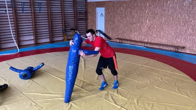 Манекен борцовский для борьбы Sparta 2 ноги в эксплуатации. Материал : ПВХ. Эпизод 2. смотреть онлайн
