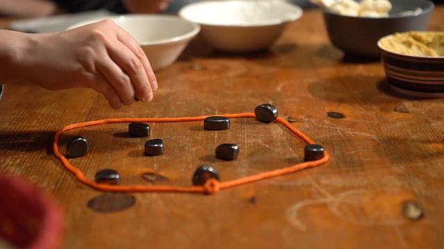 Kluster, a crazy magnetic game смотреть онлайн