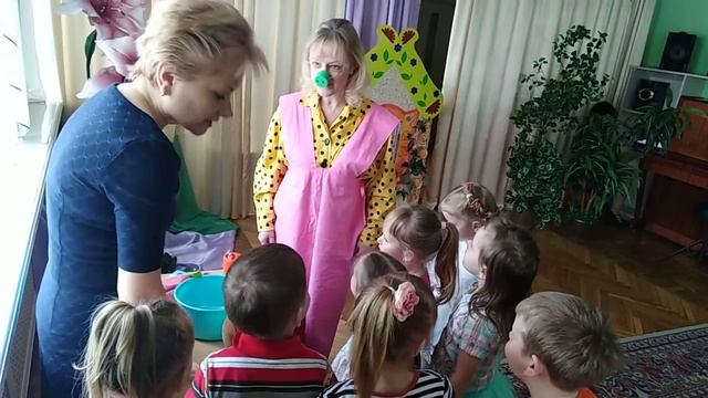 Три поросенка идут в детский сад смотреть онлайн