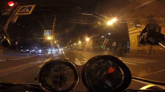 По ночному Питеру на мотоцикле. Васильевский о. Мотосезон 2018. смотреть онлайн