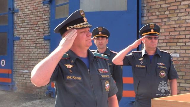 Спасатели отмечают День государственного флага Российской Федерации смотреть онлайн