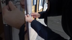 Ручка двери не возвращается, не поднимается,не закрывается дверь входная