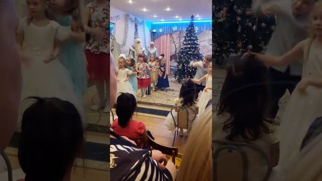 Новый год в детском саду. Потолок ледяной. смотреть онлайн