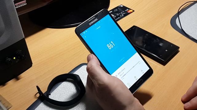 Mi Band 2 показывает имя абонента в Mi Fit 2.2.7.4 смотреть онлайн
