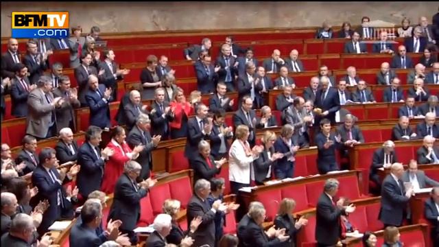 Double ovation pour Laurent Fabius à l'Assemblée après le succès de la COP21 смотреть онлайн