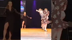 и на звонки не отвечай как будто дома нет