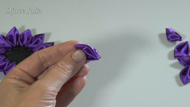 ЦВЕТОК КАНЗАШИ МК / DIY Kanzashi flower / Djuce Julia смотреть онлайн