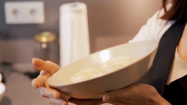 Roti Canai | Roti Pratha | 马来千层饼 [Nyonya Cooking] смотреть онлайн