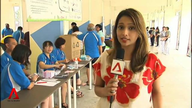 SINGAPORE: Recycle a bulb programme смотреть онлайн