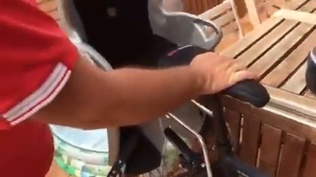 Colocar una silla infantil en bici (2) смотреть онлайн