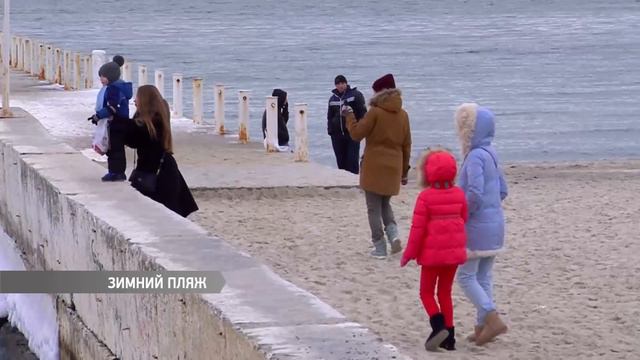Зимний пляж: мусор и разбросанные стройматериалы смотреть онлайн