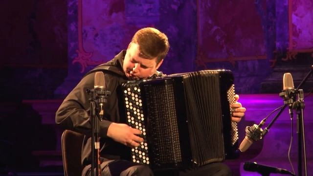 F.Angelis. On the theme of song by A.Piazzolla "Chiquilin de Bachin" смотреть онлайн