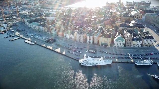 Куда поцеловать женщину под Луной