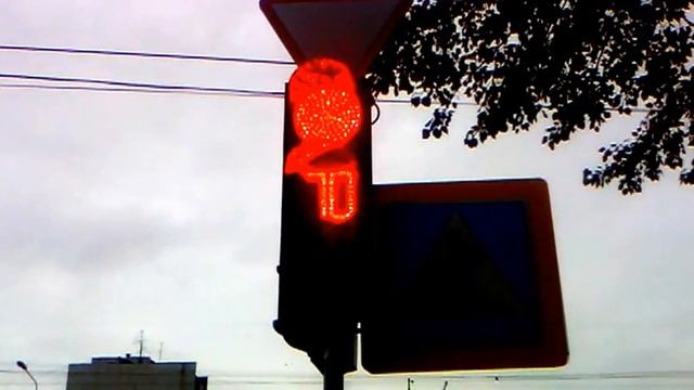 Транспортный светофор для движения ТС, с Улицы Лермонтова на Октябрьский Проспект. смотреть онлайн