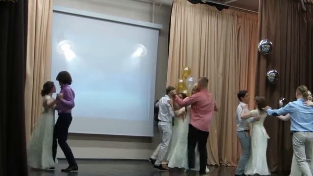 Ардашева Настя Вальс выпускной в 11 классе, постановка Ардашева Полина. 2017 год смотреть онлайн