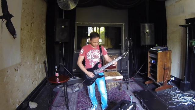 JACKSON RR1 USA vs ESP Custom KIRK HAMMETT смотреть онлайн
