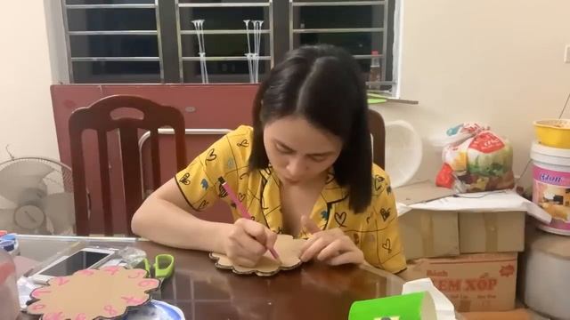 Hướng dẫn cách làm chiếc bánh xe đạp bằng bìa cattong смотреть онлайн