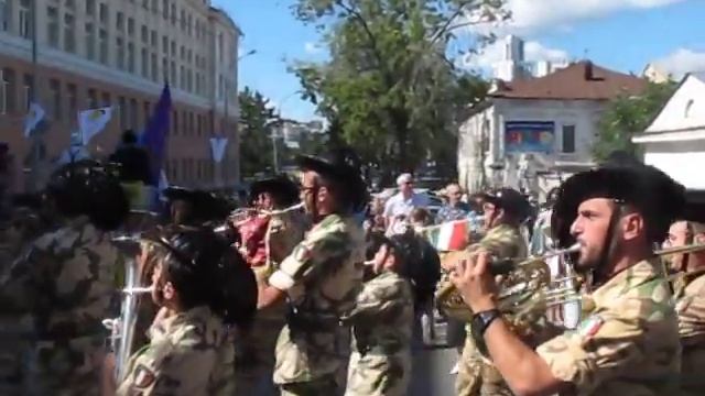 Лица Улиц 2015. Парад участников-1 смотреть онлайн