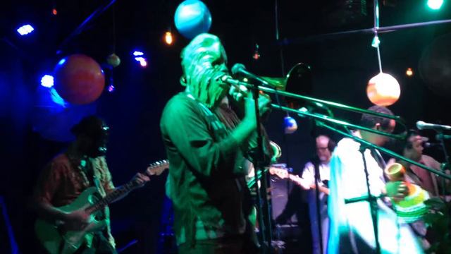 Chad Bernstein "Chadbacca" plays the trombone смотреть онлайн