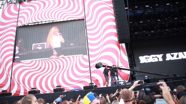 Iggy Azalea - Team (live at Sziget 2017) смотреть онлайн