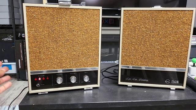 Who Knew You Could Play Cassettes In A 8-Track Player? смотреть онлайн