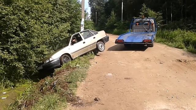 Эвакуация автомобиля из канавы смотреть онлайн