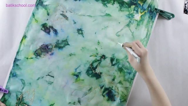 Детский мастер класс в #школасовременногобатика, роспись шарфа в технике складного батика для мамы смотреть онлайн