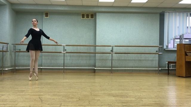 Exercice на пуантах Комбинация 1 смотреть онлайн