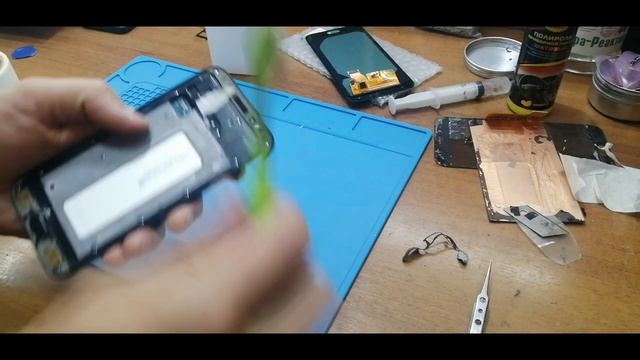 Samsung J730. Замена экрана. Разборка. Ремонт с использованием МОЛОТКА))) смотреть онлайн