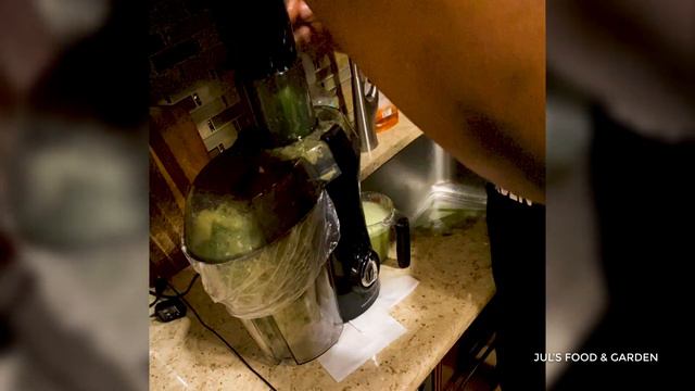 Let's Cook With Jul! Ep: 37: Cucumber Juice смотреть онлайн