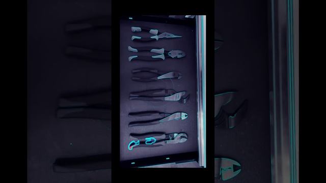 The ideal vault, tools, multimeter, clamp meter, suretrace, suretest, 1000v, fishtape, cable cutter смотреть онлайн