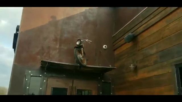 LOUNGING AT THE GAS MONKEY GARAGE AND RESTAURANT смотреть онлайн