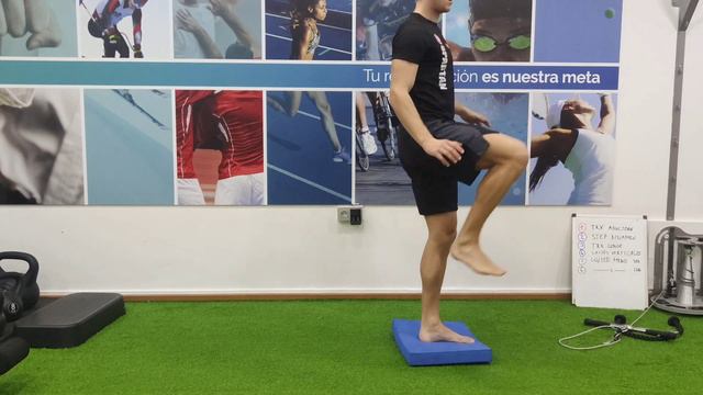 STABILITY EXERCISES - 90 turn with balance cushion смотреть онлайн