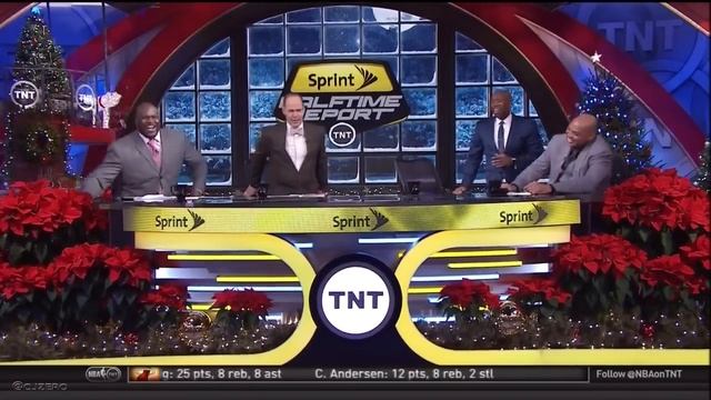 Kenny Sends Shaq Into The Christmas Tree On Inside The NBA смотреть онлайн