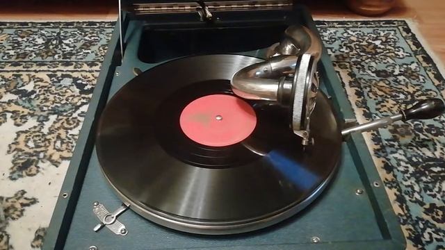 "Белокрылые чайки" Леонид Костица, играет патефон. смотреть онлайн