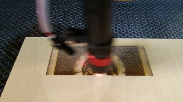 Гравировка иконы на лазерном станке СО2 100Вт