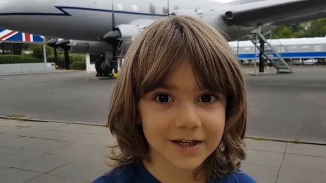 старый самолет, небольшая экскурсия смотреть онлайн